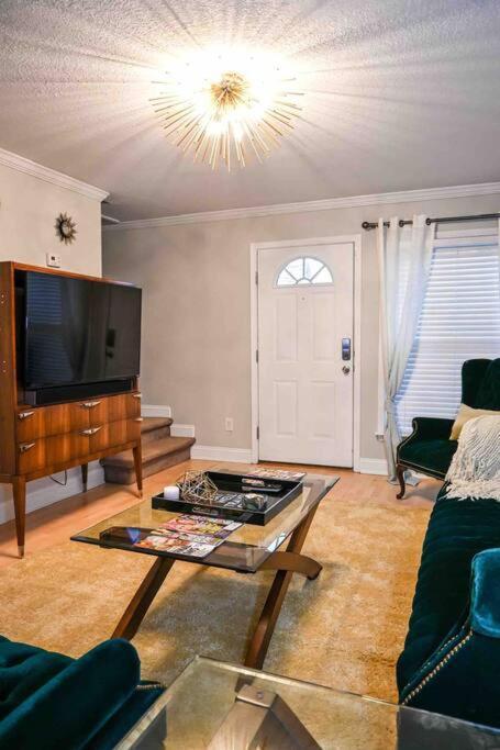 Apartamento Cozy - 2 Bedroom Townhome Getaway - Plaza Midwood Charlotte